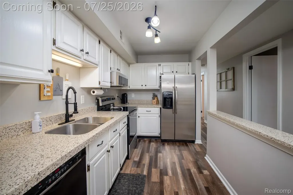 184 Pinewood Drive Plymouth City MI 48170