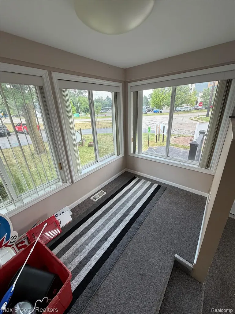 1711 Cass Lake Road Keego Harbor City MI 48320