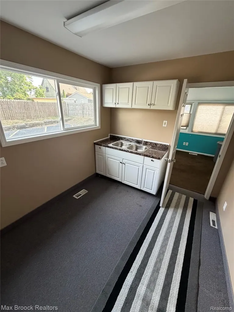 1711 Cass Lake Road Keego Harbor City MI 48320