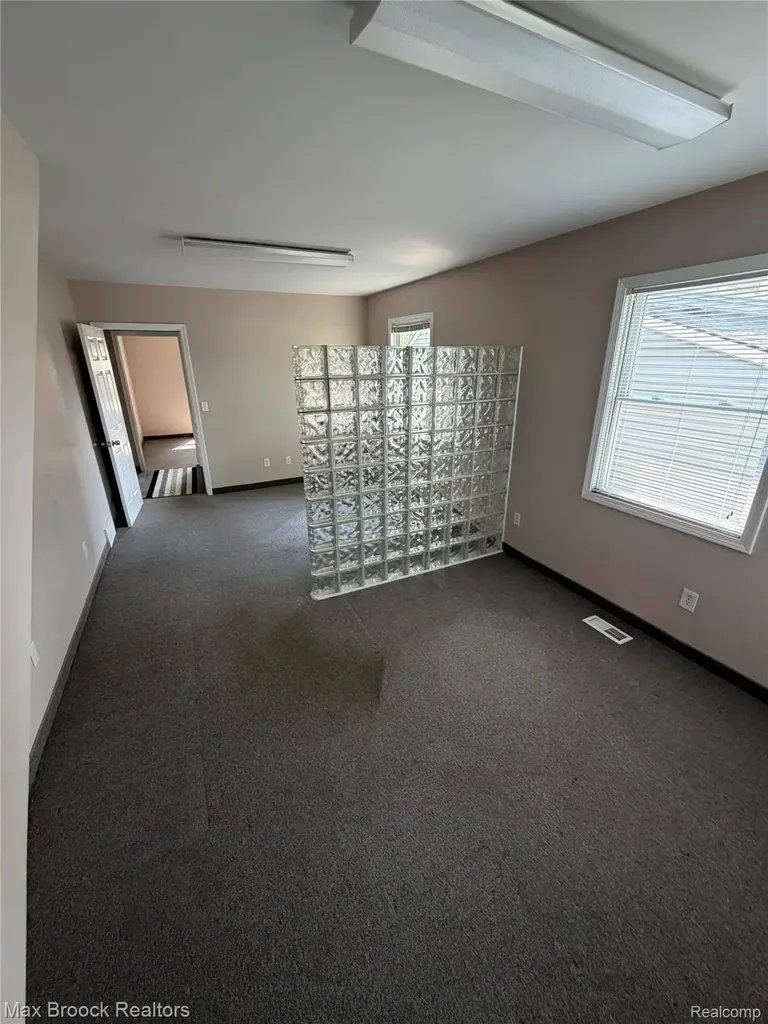 1711 Cass Lake Road Keego Harbor City MI 48320