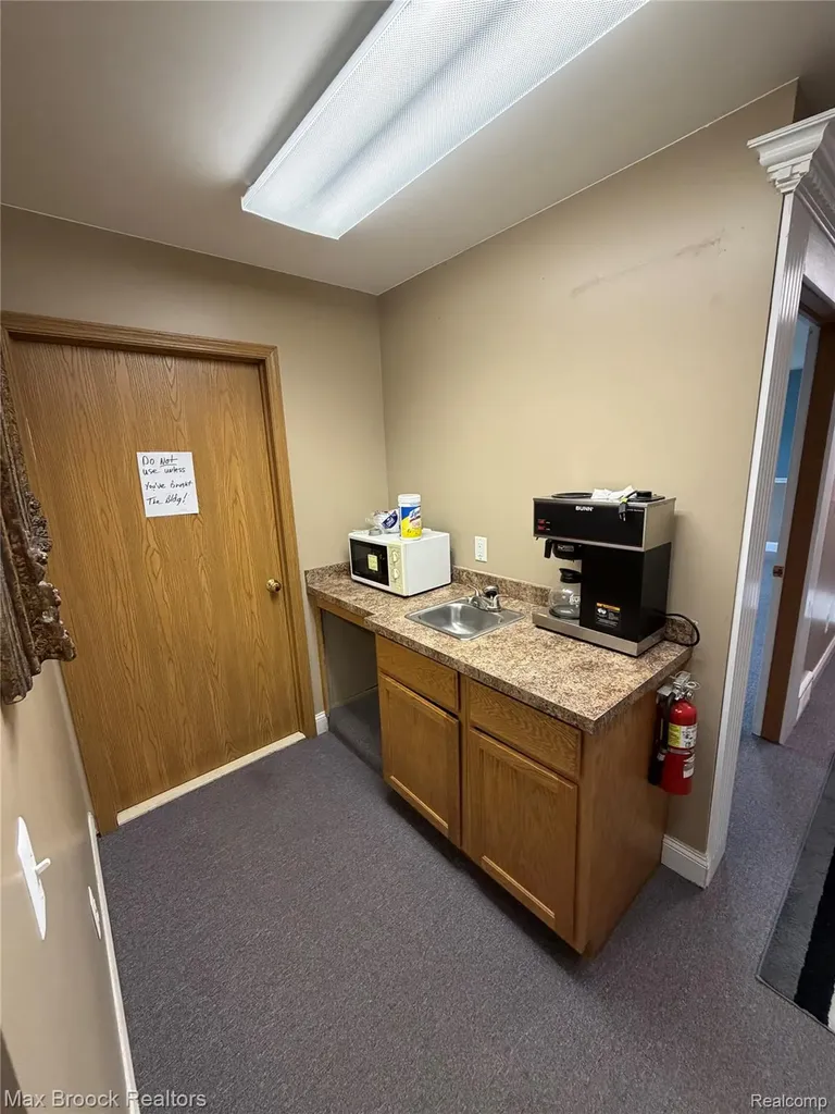 1711 Cass Lake Road Keego Harbor City MI 48320