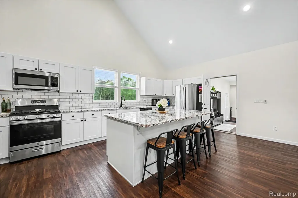 4086 W Commerce Road Milford Charter Township MI 48380