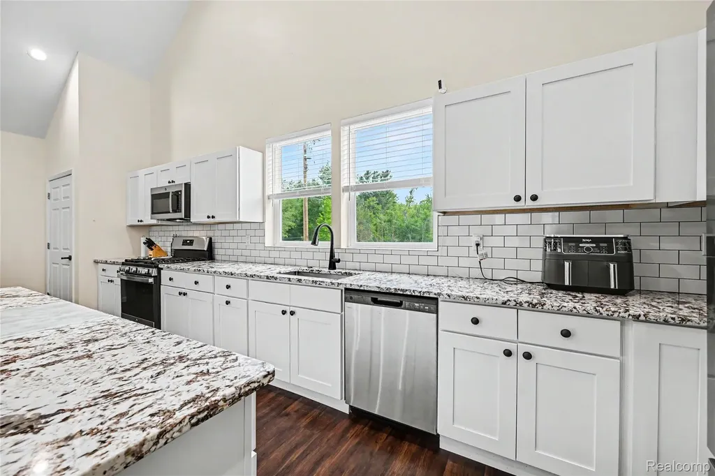 4086 W Commerce Road Milford Charter Township MI 48380