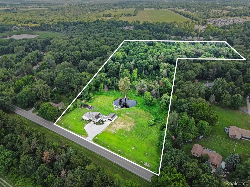 4086 W Commerce Road Milford Charter Township MI 48380