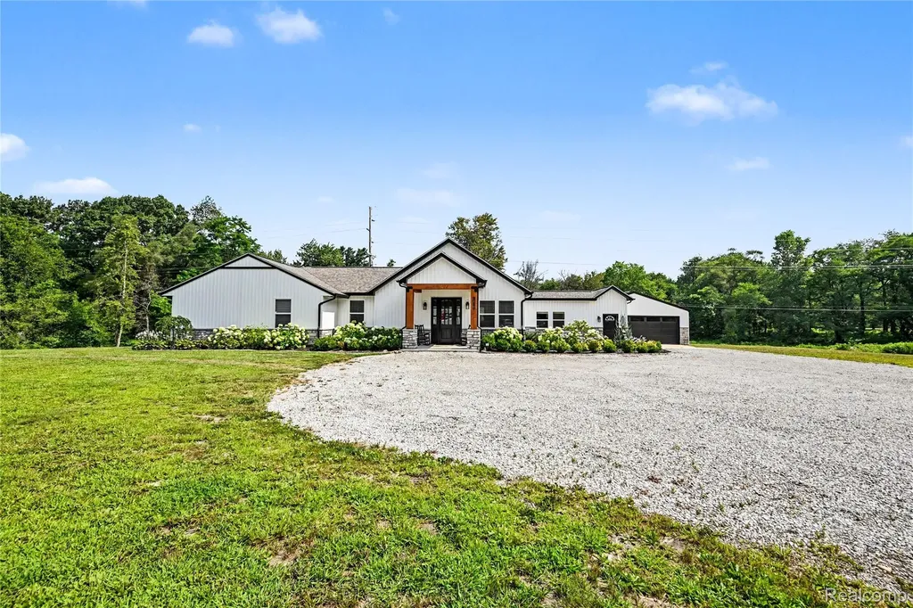 4086 W Commerce Road Milford Charter Township MI 48380
