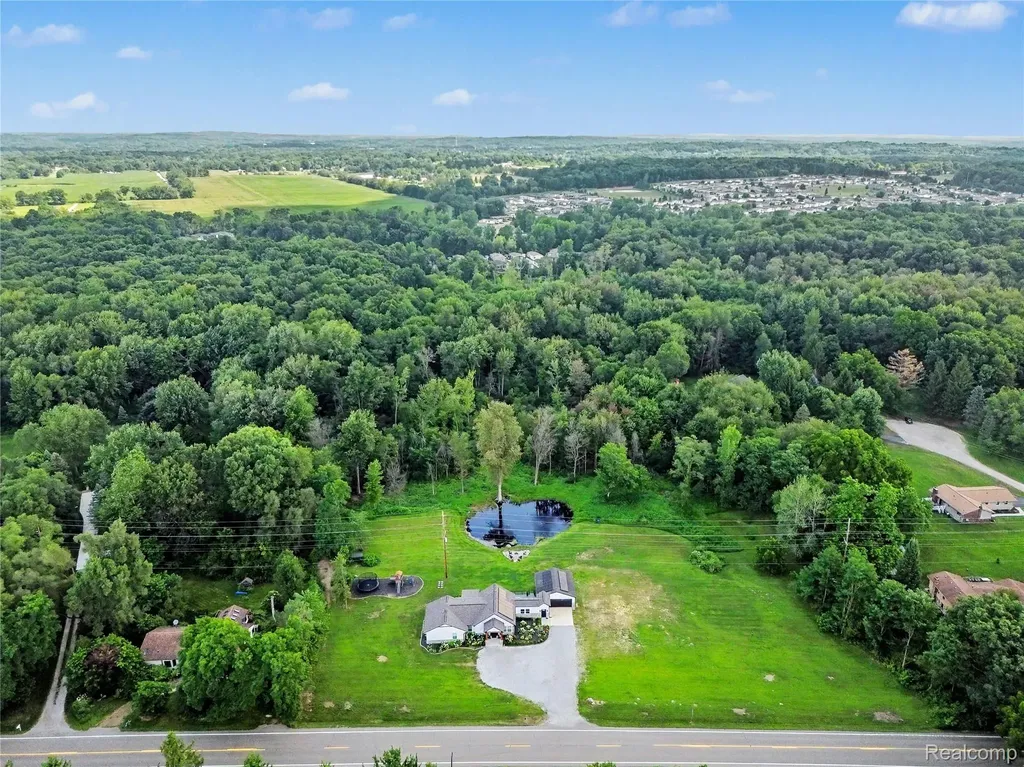 4086 W Commerce Road Milford Charter Township MI 48380