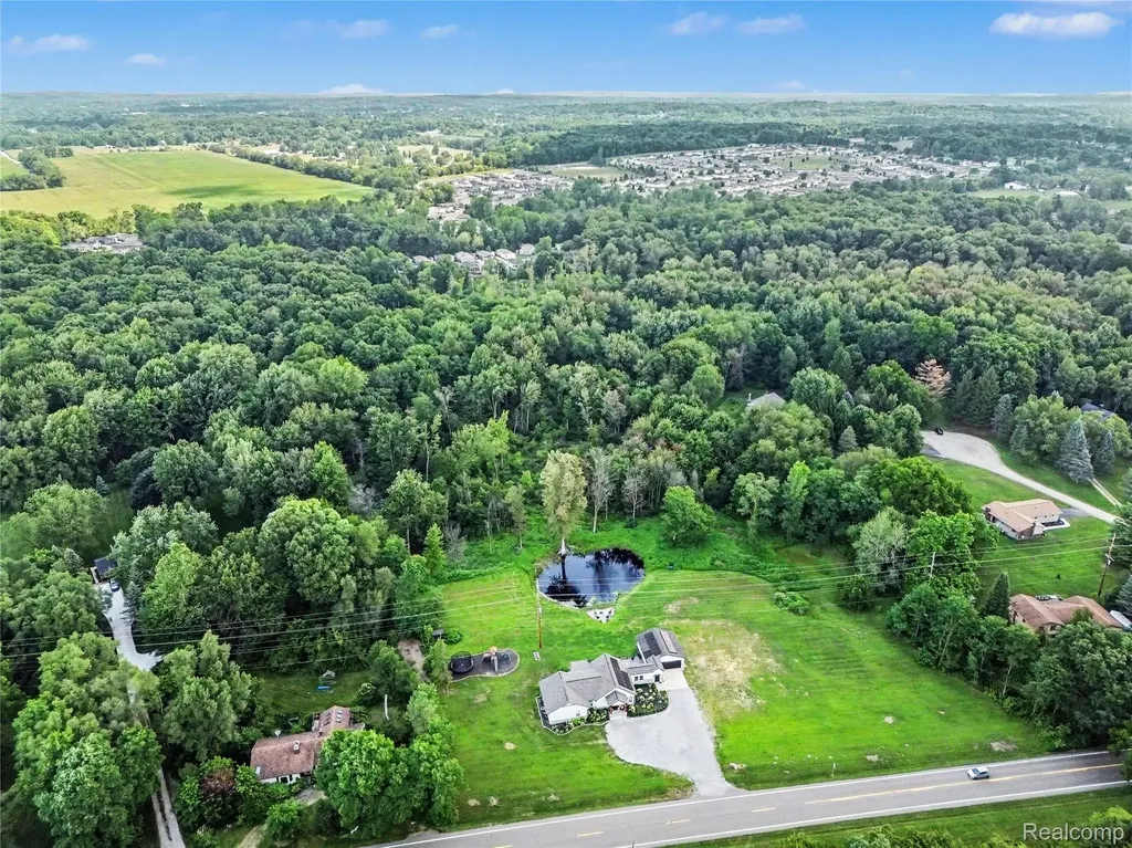 4086 W Commerce Road Milford Charter Township MI 48380