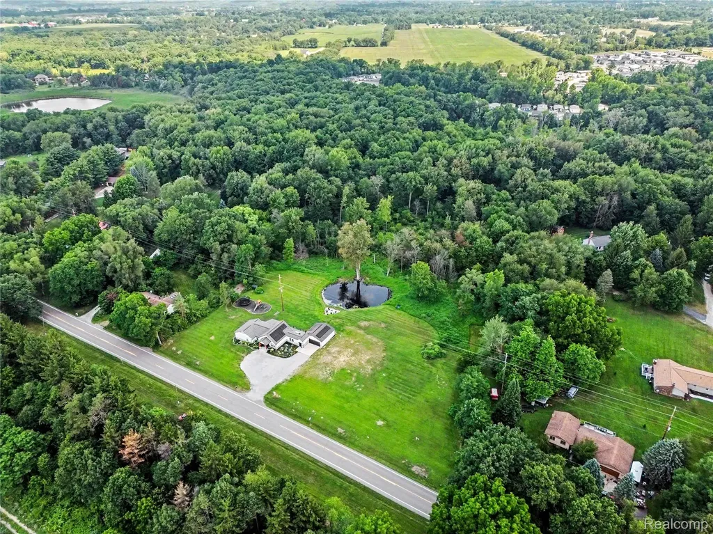 4086 W Commerce Road Milford Charter Township MI 48380