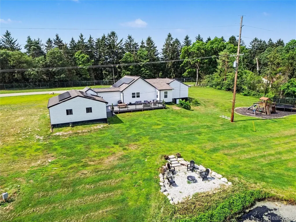 4086 W Commerce Road Milford Charter Township MI 48380
