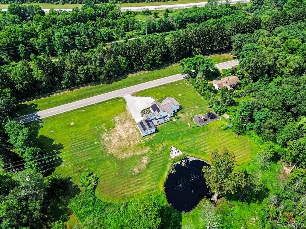 4086 W Commerce Road Milford Charter Township MI 48380