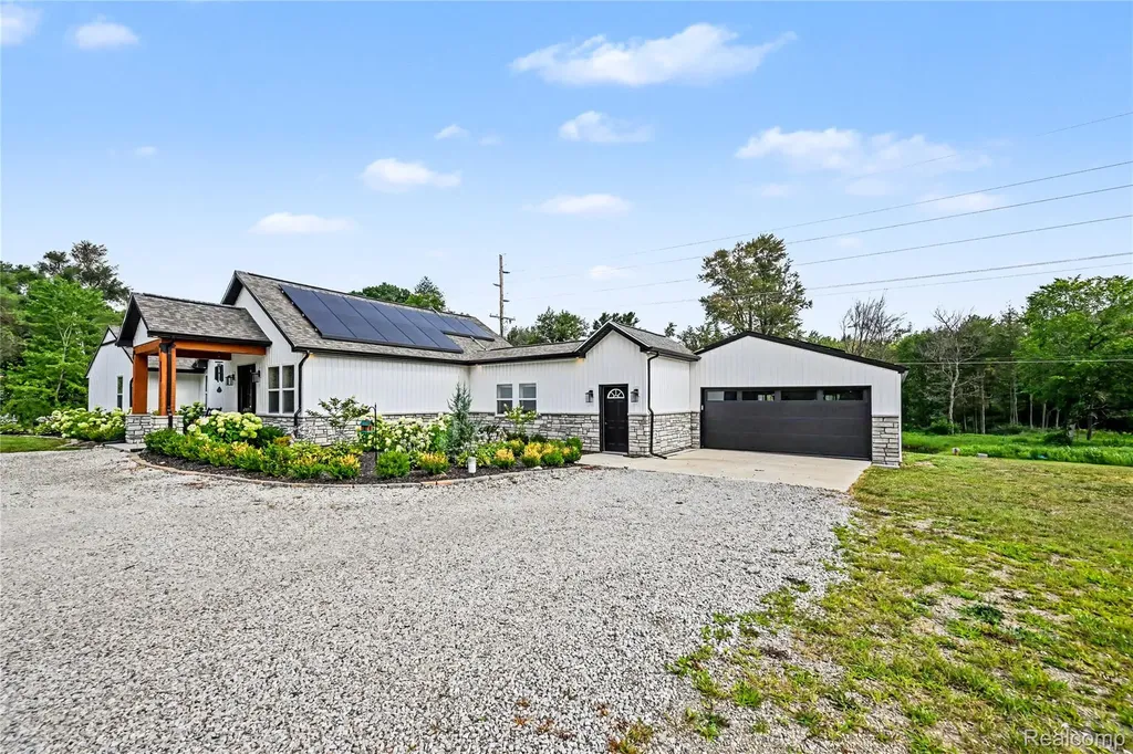 4086 W Commerce Road Milford Charter Township MI 48380
