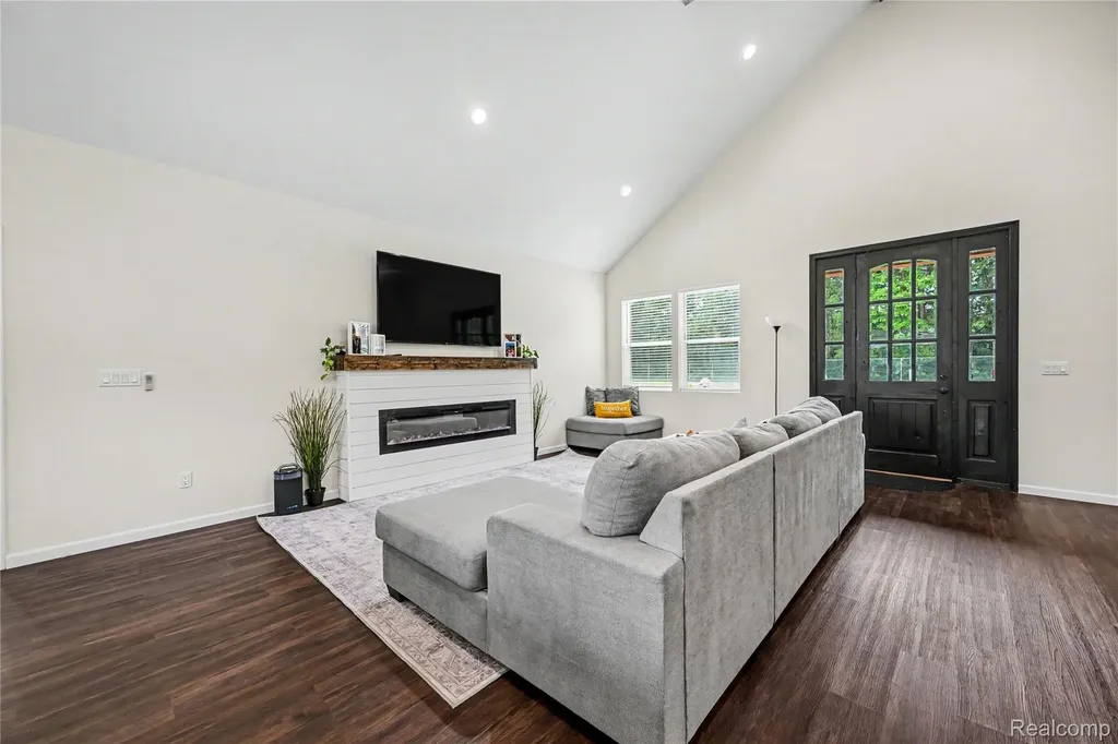 4086 W Commerce Road Milford Charter Township MI 48380