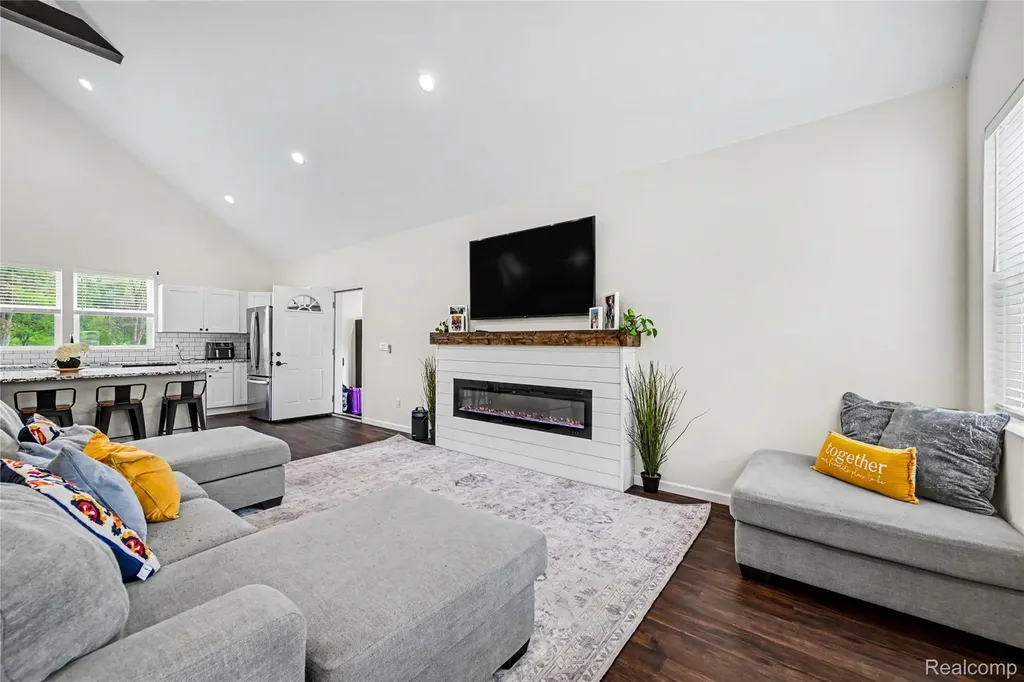 4086 W Commerce Road Milford Charter Township MI 48380