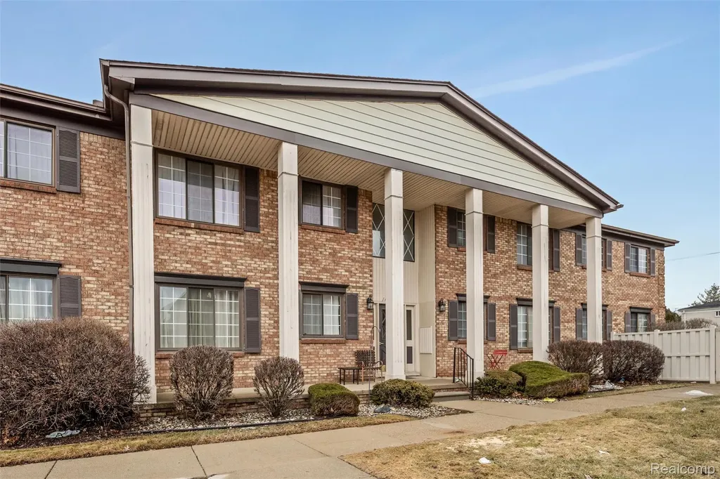 19729 Ridgemont Street St. Clair Shores City MI 48080
