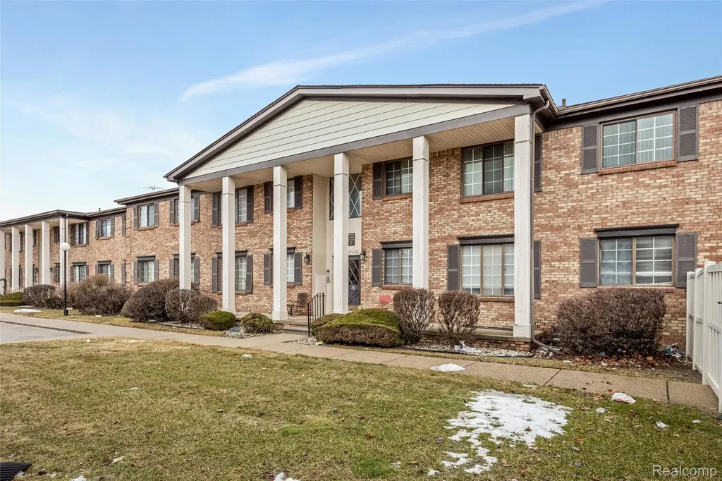 19729 Ridgemont Street St. Clair Shores City MI 48080