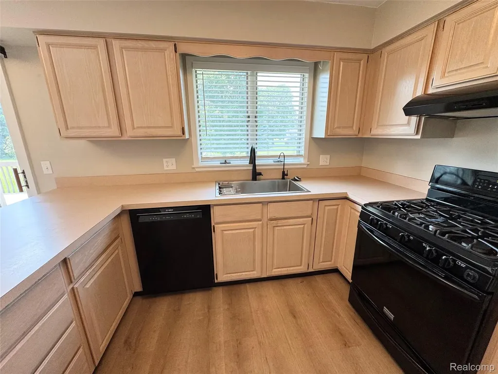 2132 Maple Creek Circle Pittsfield Charter Township MI 48108