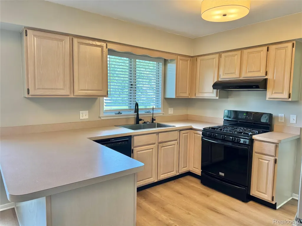 2132 Maple Creek Circle Pittsfield Charter Township MI 48108