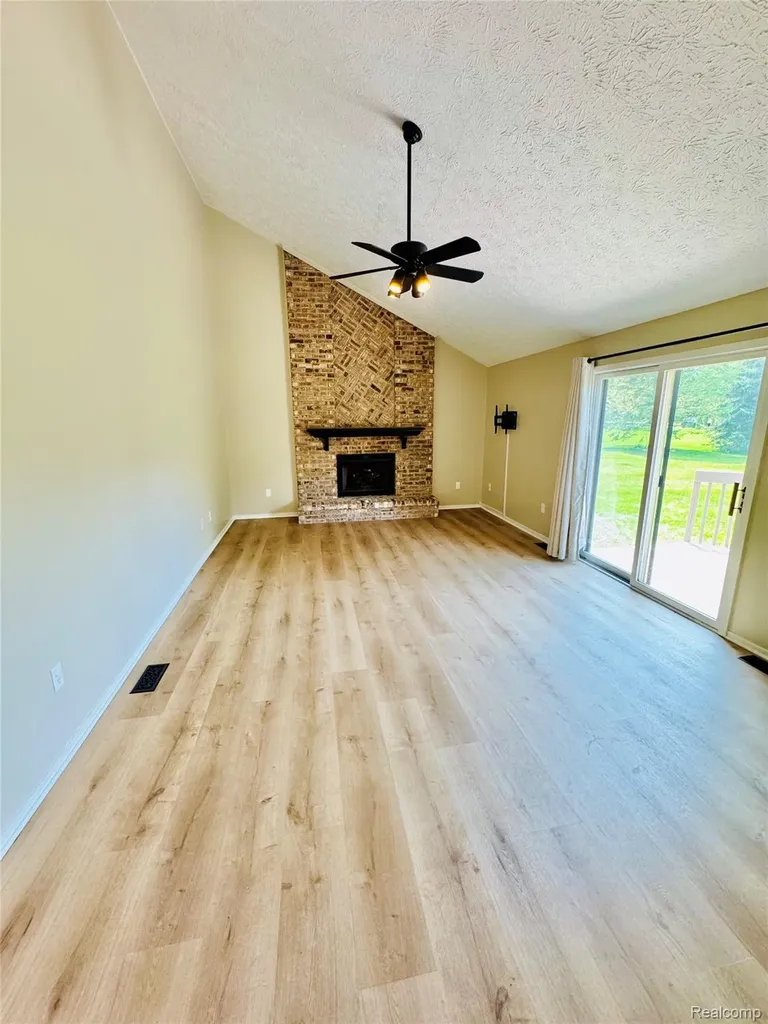 2132 Maple Creek Circle Pittsfield Charter Township MI 48108