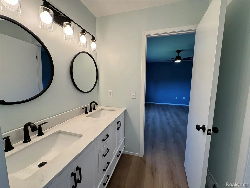 2132 Maple Creek Circle Pittsfield Charter Township MI 48108