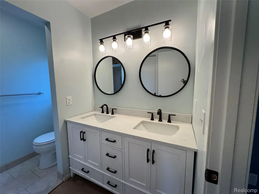 2132 Maple Creek Circle Pittsfield Charter Township MI 48108