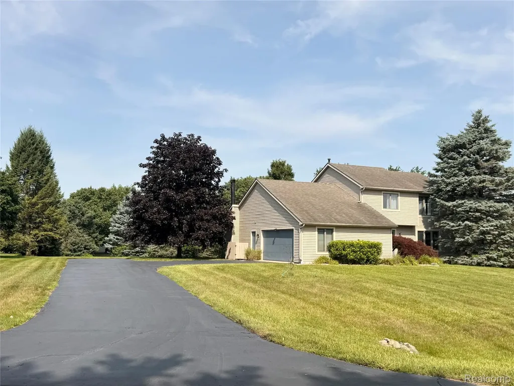 2132 Maple Creek Circle Pittsfield Charter Township MI 48108