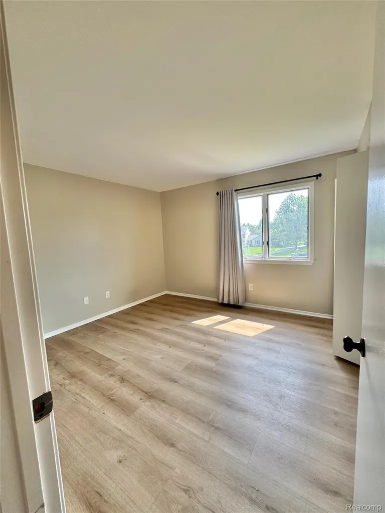 2132 Maple Creek Circle Pittsfield Charter Township MI 48108