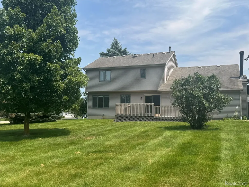 2132 Maple Creek Circle Pittsfield Charter Township MI 48108