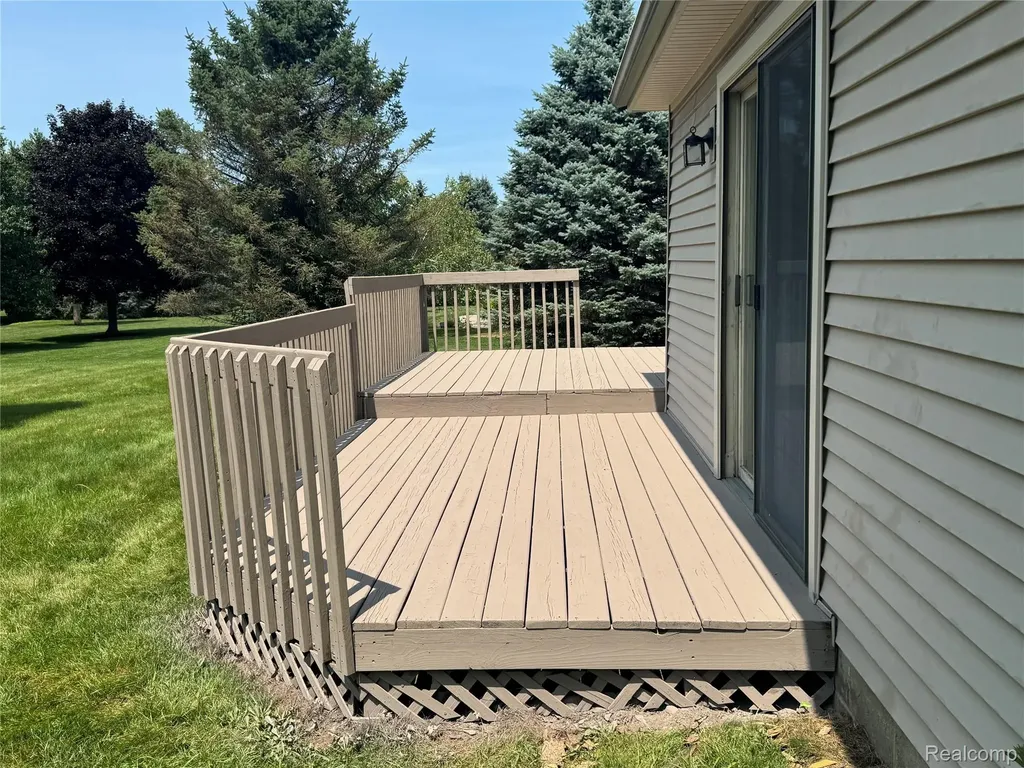 2132 Maple Creek Circle Pittsfield Charter Township MI 48108