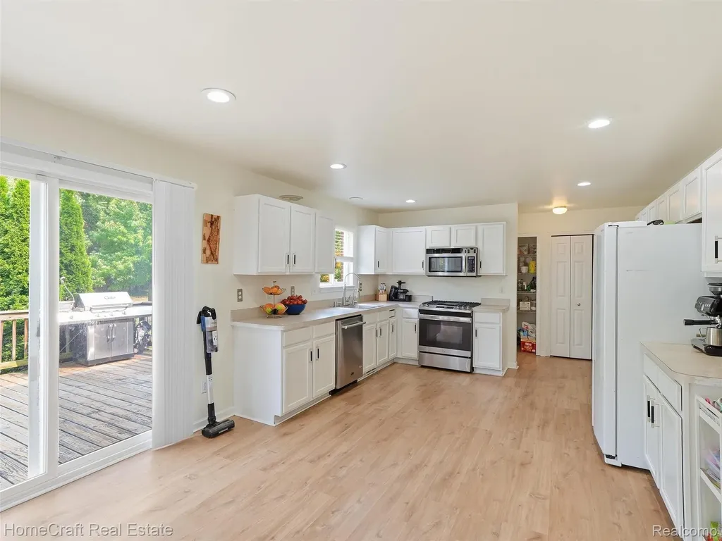 13585 Milton Drive Van Buren Charter Township MI 48111