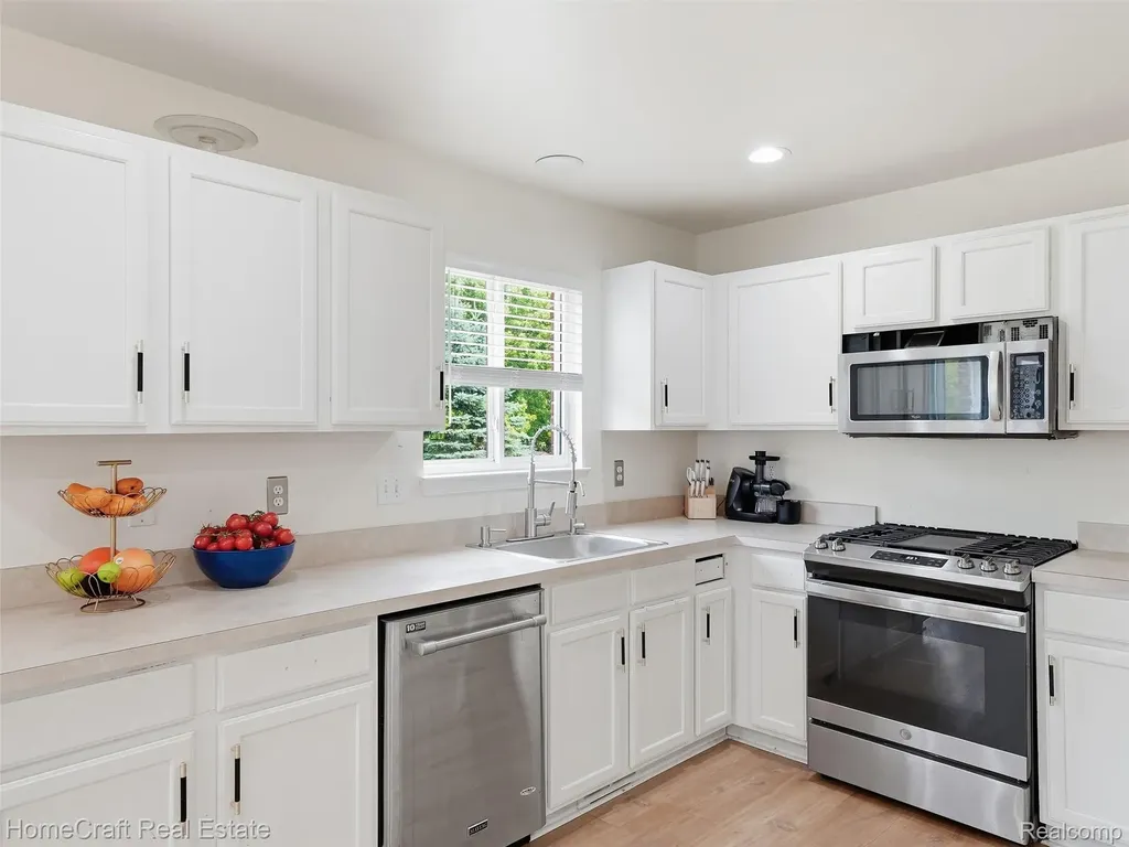 13585 Milton Drive Van Buren Charter Township MI 48111