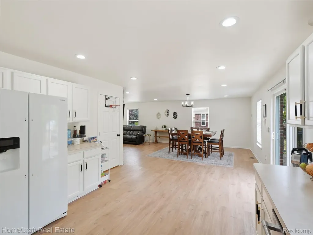 13585 Milton Drive Van Buren Charter Township MI 48111