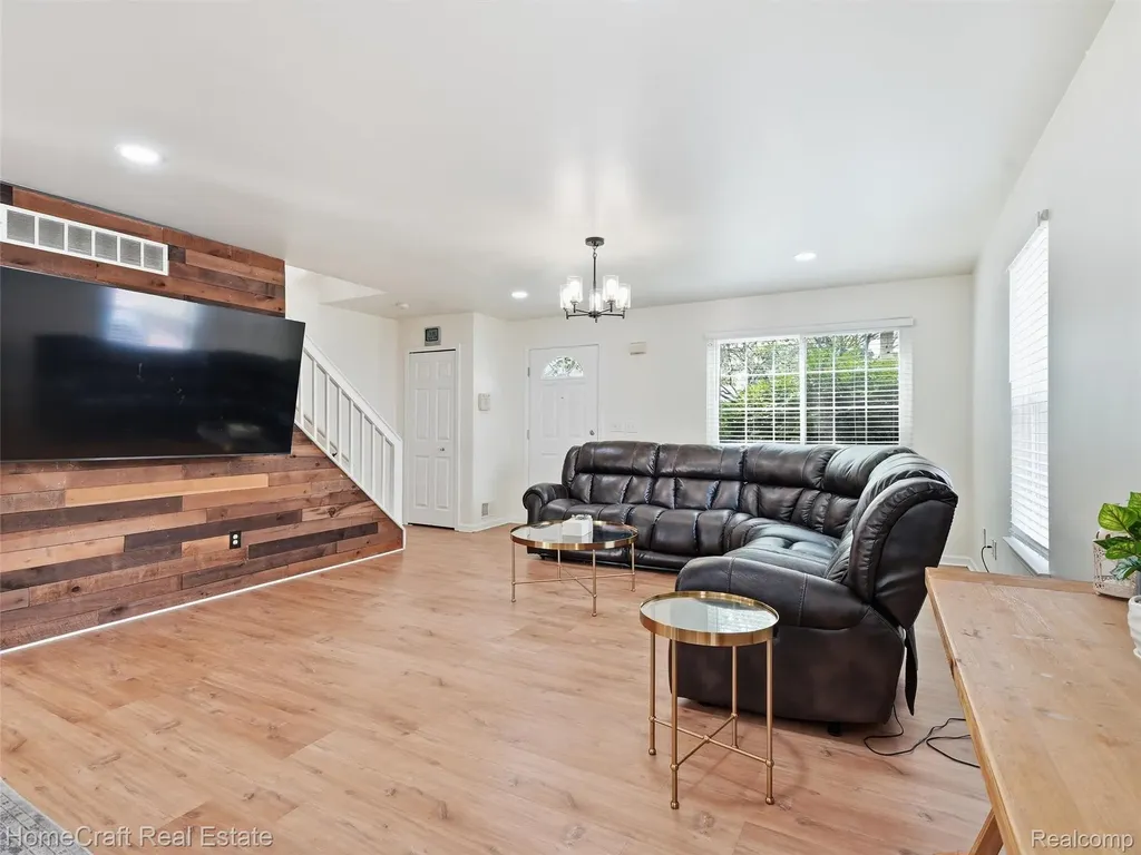 13585 Milton Drive Van Buren Charter Township MI 48111