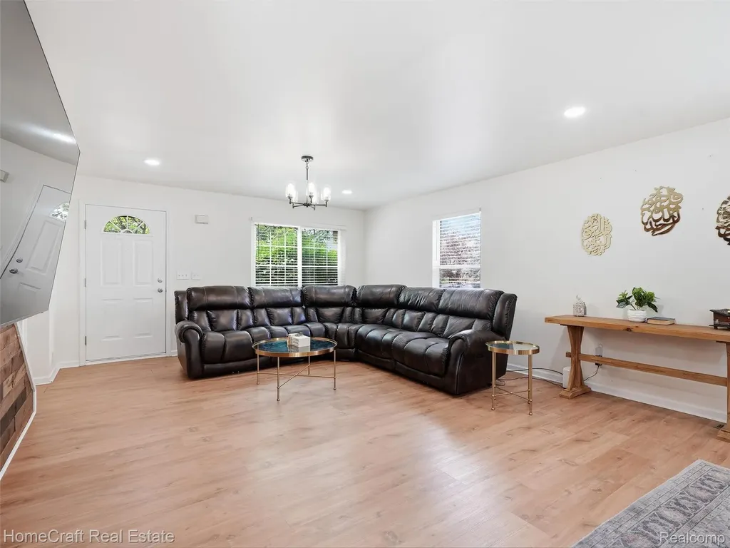 13585 Milton Drive Van Buren Charter Township MI 48111