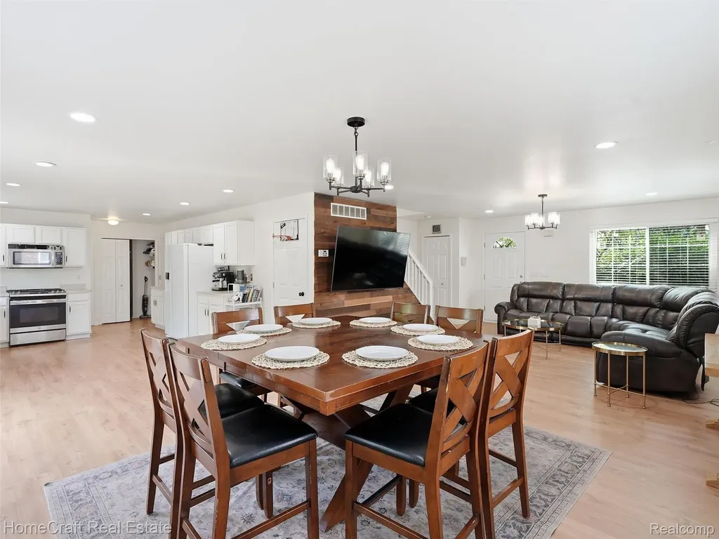 13585 Milton Drive Van Buren Charter Township MI 48111