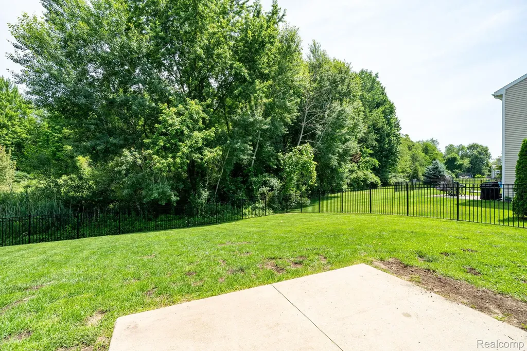 425 Knollwood Drive Brandon Charter Township MI 48462