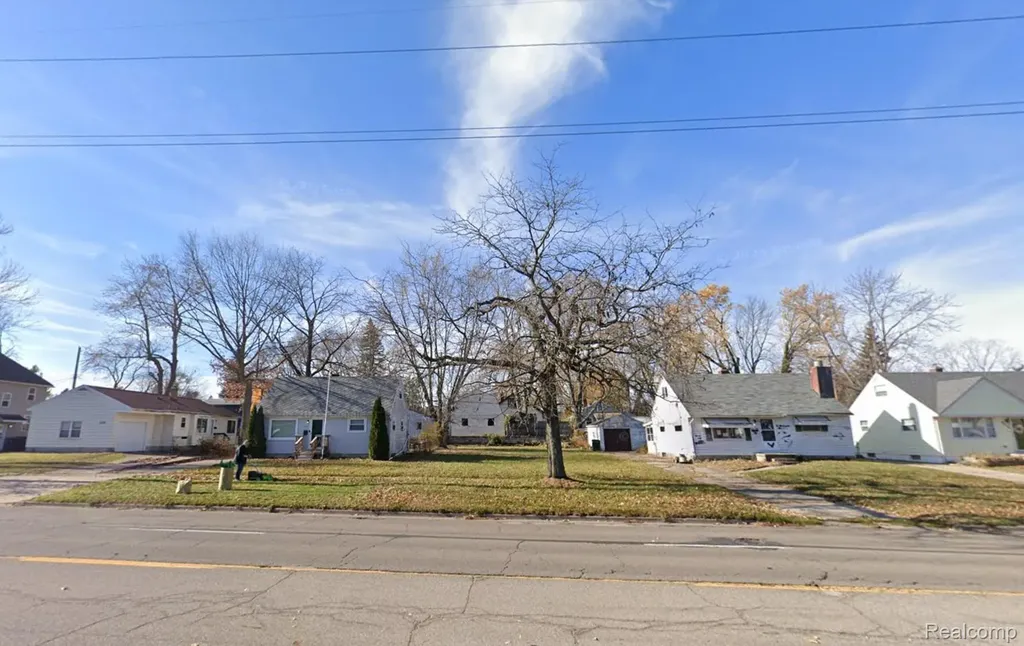 3720 S Pennsylvania Avenue Lansing City MI 48912