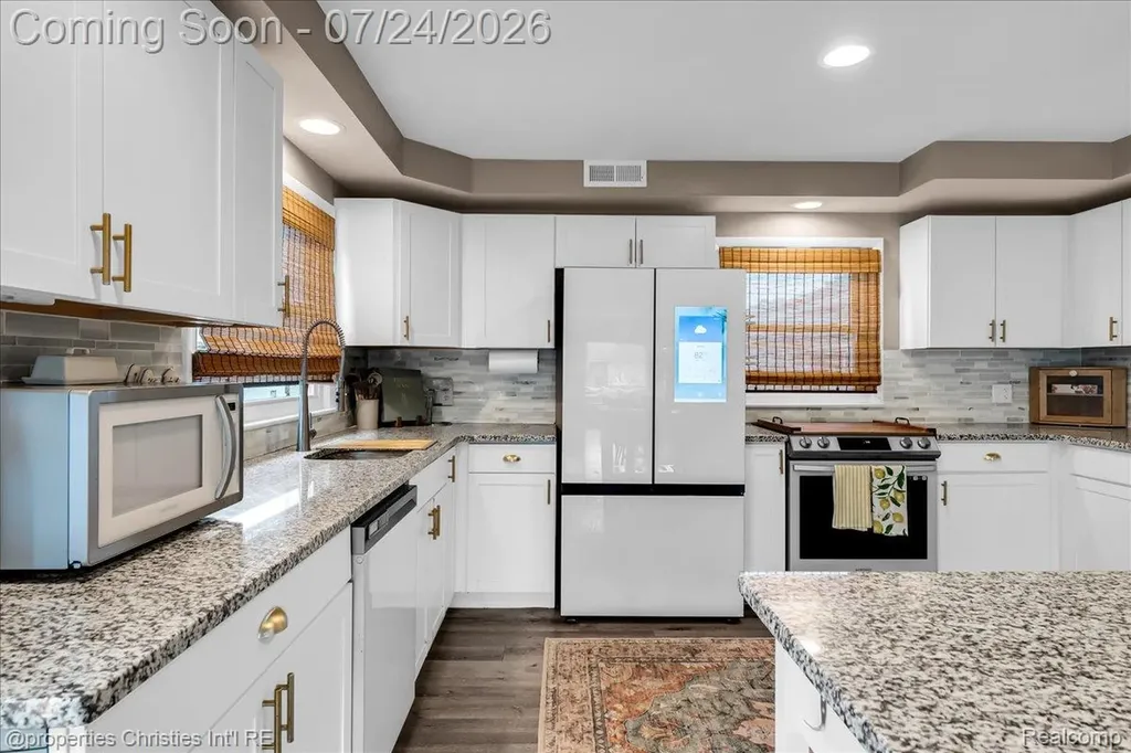 24600 Manistee Street Oak Park City MI 48237