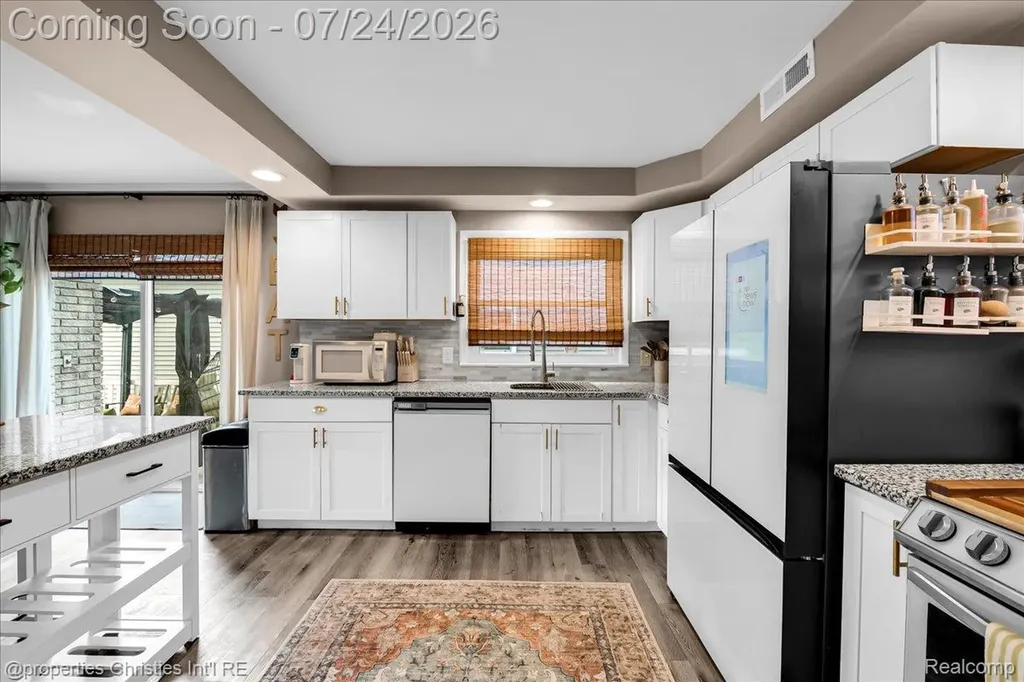 24600 Manistee Street Oak Park City MI 48237