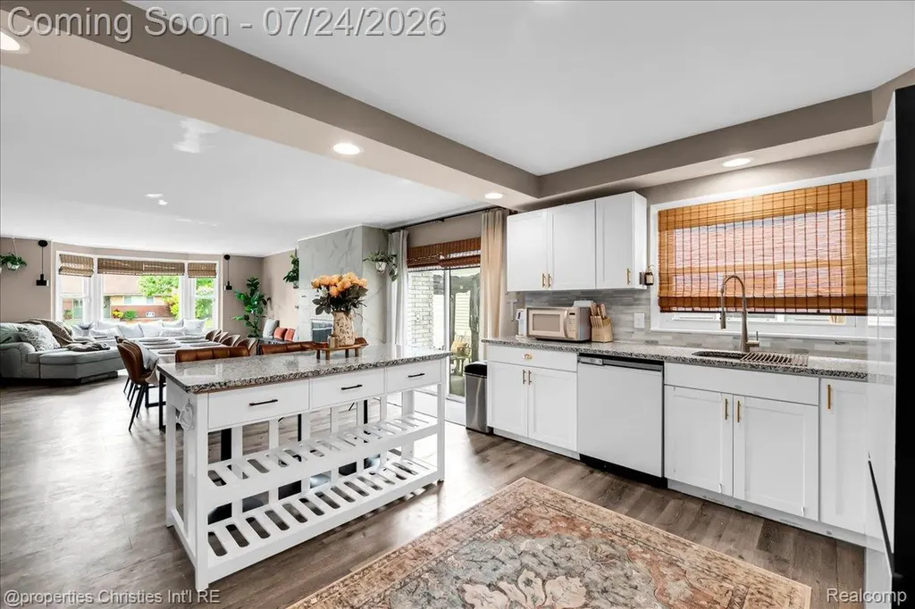 24600 Manistee Street Oak Park City MI 48237