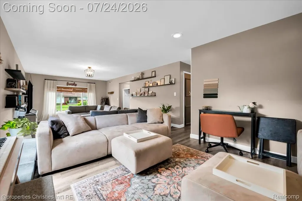 24600 Manistee Street Oak Park City MI 48237