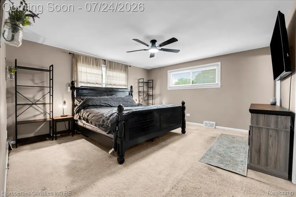 24600 Manistee Street Oak Park City MI 48237