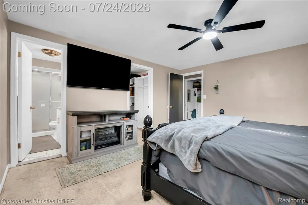 24600 Manistee Street Oak Park City MI 48237