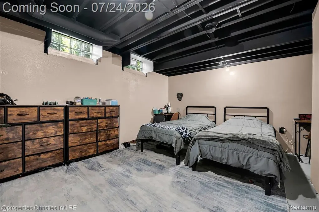 24600 Manistee Street Oak Park City MI 48237