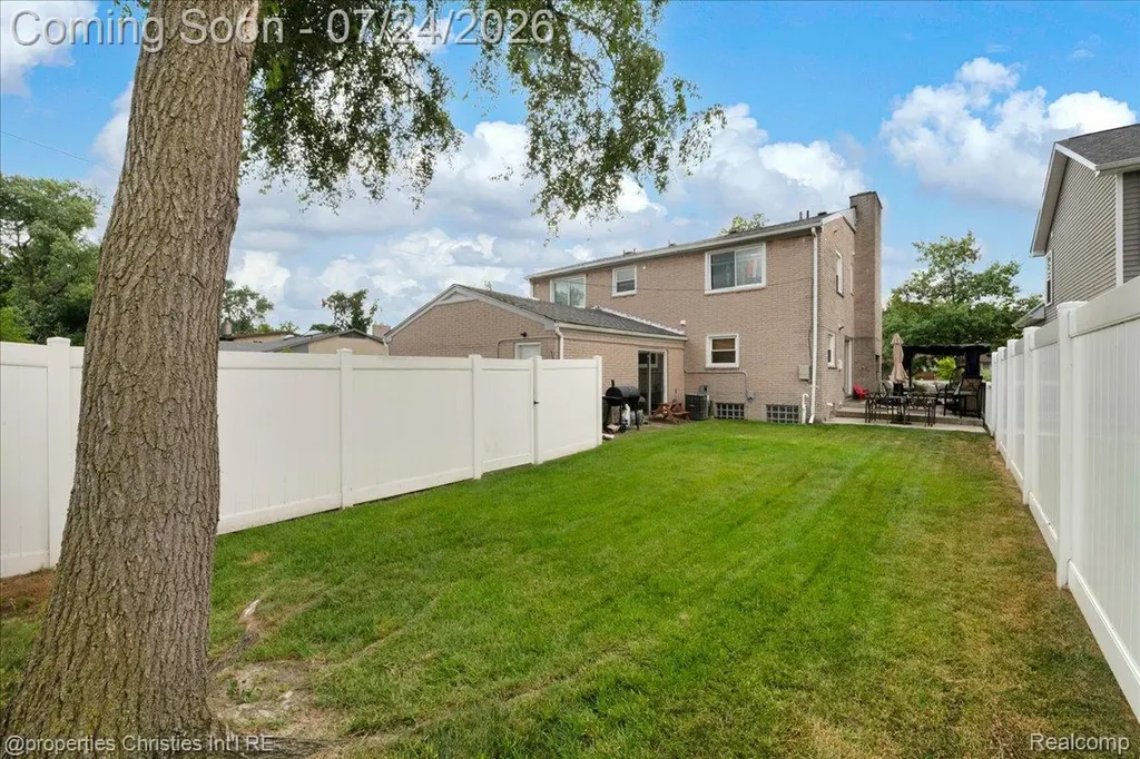 24600 Manistee Street Oak Park City MI 48237
