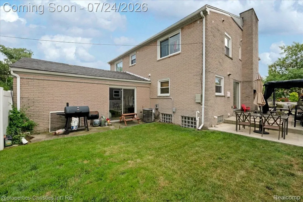 24600 Manistee Street Oak Park City MI 48237