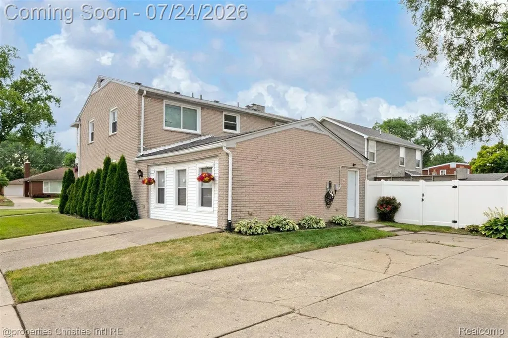 24600 Manistee Street Oak Park City MI 48237