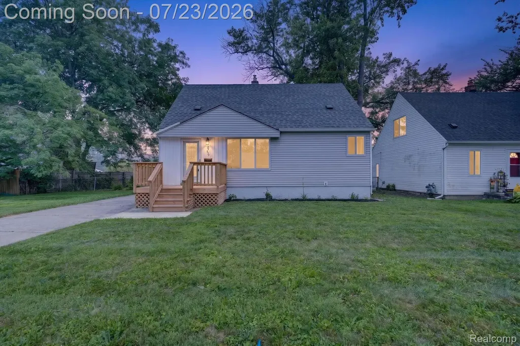 29527 James Street Garden City City MI 48135