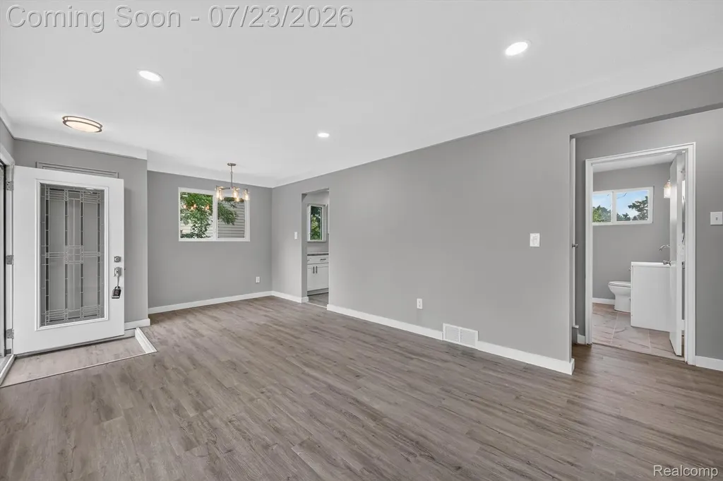 29527 James Street Garden City City MI 48135