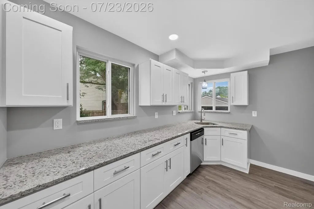29527 James Street Garden City City MI 48135