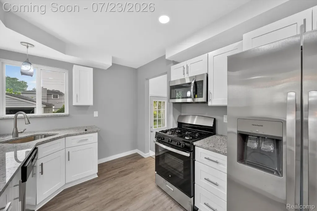 29527 James Street Garden City City MI 48135